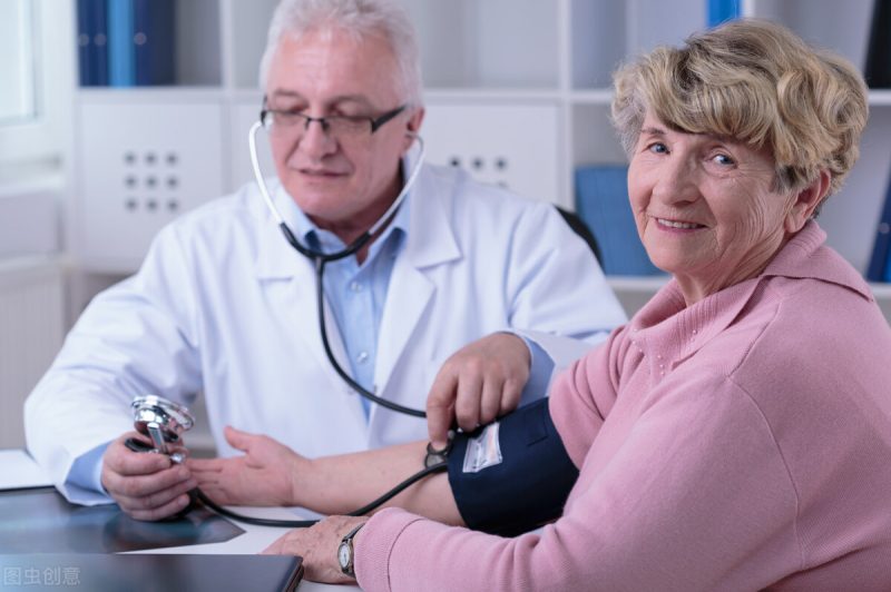 如何监测血压（躺着测量血压的正确姿势）-4